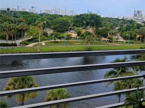 16850 S Glades Dr , Unit 5C, North Miami Beach, FL 33162