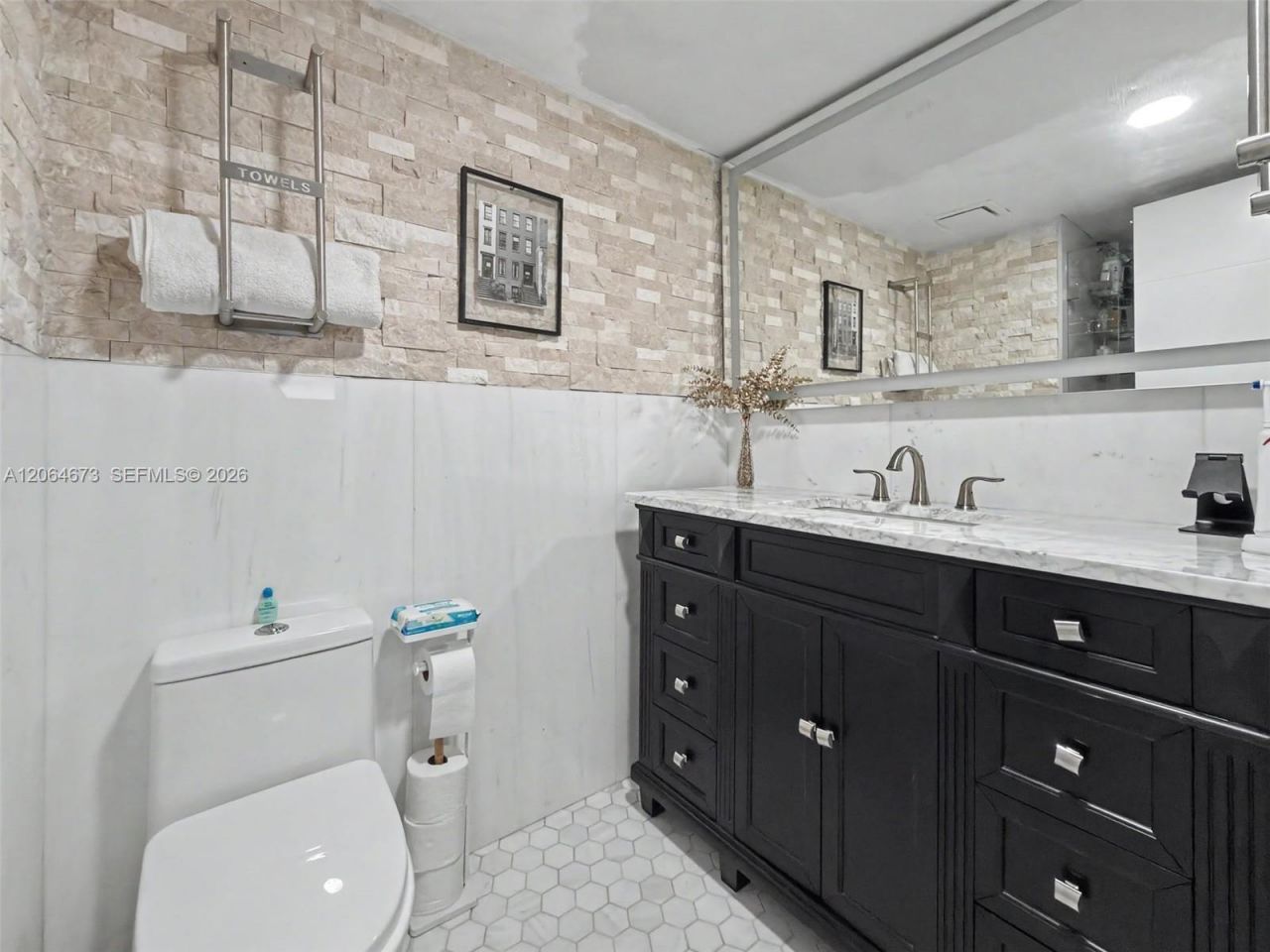 1820 S Treasure Dr, Unit 203D, North Bay Village, FL 33141 Photo