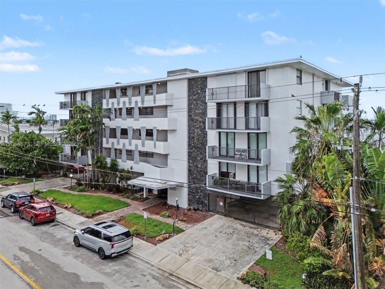1820 S Treasure Dr, Unit 203D, North Bay Village, FL 33141 Photo
