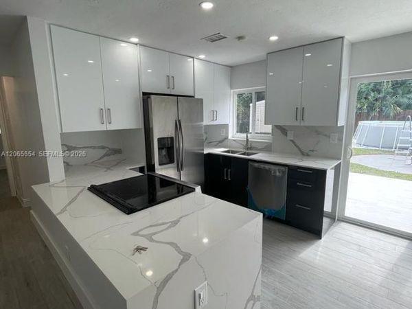 912 NE 5th St, Unit 912, Hallandale Beach, FL 33009