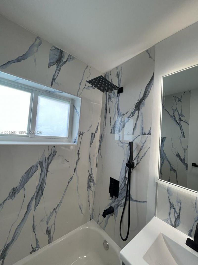 912 NE 5th St, Unit 912, Hallandale Beach, FL 33009 Photo