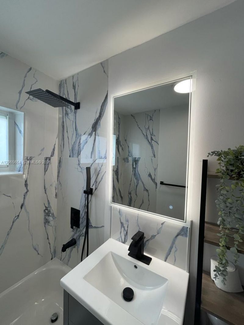912 NE 5th St, Unit 912, Hallandale Beach, FL 33009 Photo