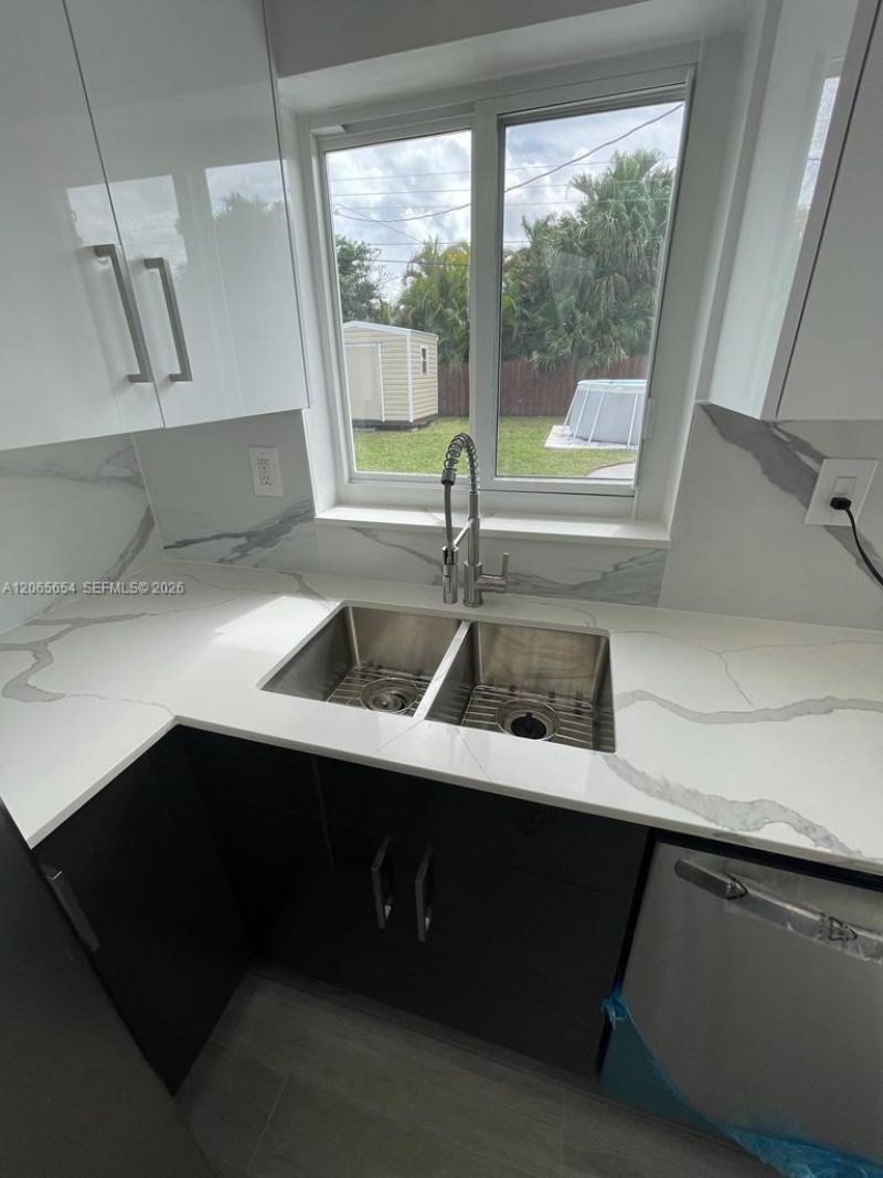 912 NE 5th St, Unit 912, Hallandale Beach, FL 33009 Photo