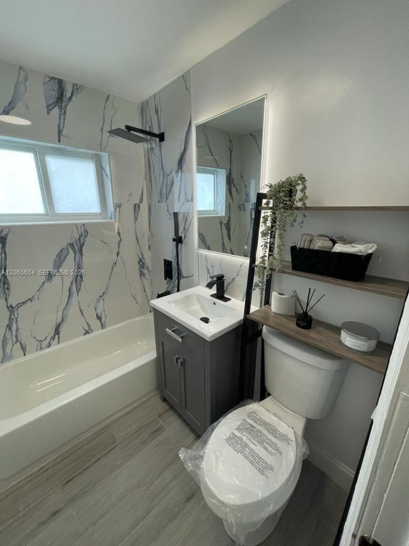 912 NE 5th St, Unit 912, Hallandale Beach, FL 33009 Photo