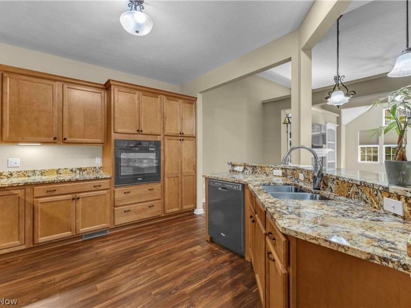 574 Hyannis Port Circle, Avon Lake, OH 44012 Photo 10