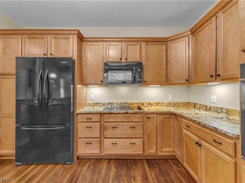 574 Hyannis Port Circle, Avon Lake, OH 44012 Photo 12
