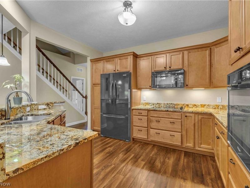 574 Hyannis Port Circle, Avon Lake, OH 44012 Photo 13