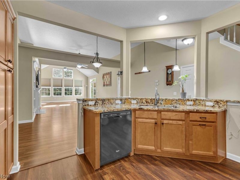 574 Hyannis Port Circle, Avon Lake, OH 44012 Photo 14