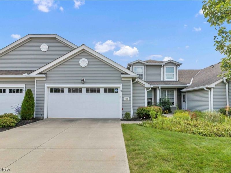 574 Hyannis Port Circle, Avon Lake, OH 44012 Photo 2