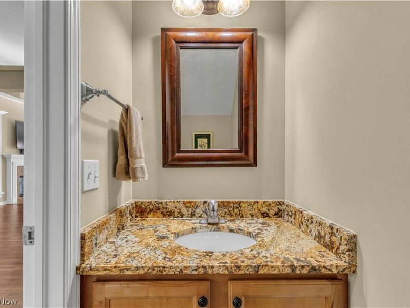 574 Hyannis Port Circle, Avon Lake, OH 44012 Photo 8