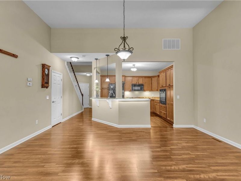 574 Hyannis Port Circle, Avon Lake, OH 44012 Photo 9