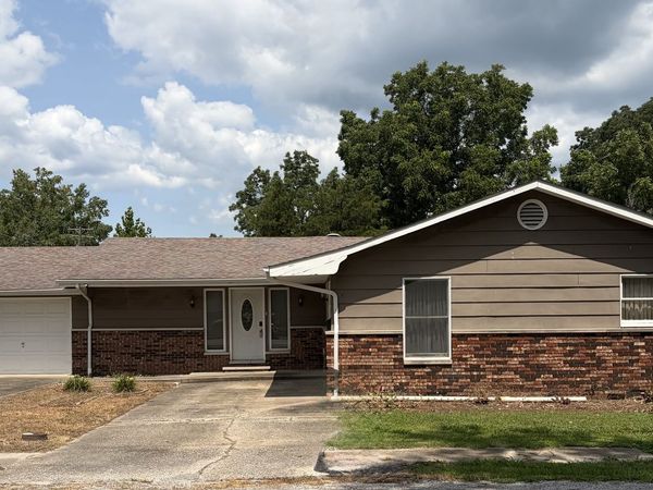 1303 E 4th Street, West Frankfort, IL 62896