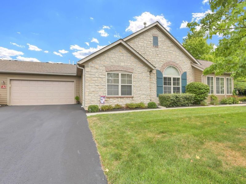 100 Stonegate Drive, Pataskala, OH 43062 Photo 2
