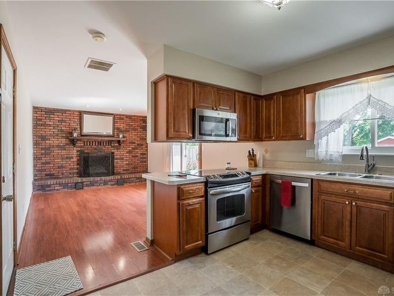185 Katy Lane, Englewood, OH 45322 Photo 8