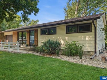 921 Sycamore Drive, Lincoln, NE 68510