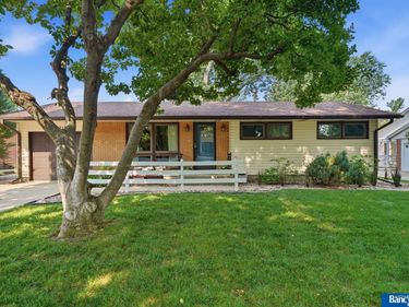 921 Sycamore Drive, Lincoln, NE 68510