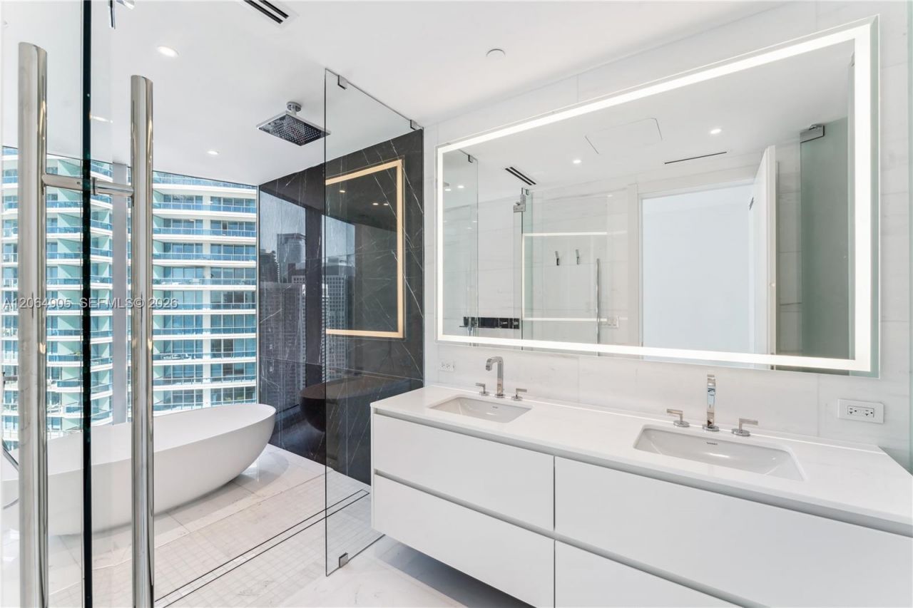 300 Biscayne Blvd Way , Unit 3507, Miami, FL 33131 Photo