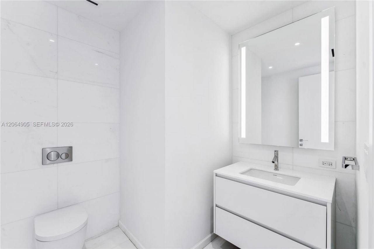 300 Biscayne Blvd Way , Unit 3507, Miami, FL 33131 Photo