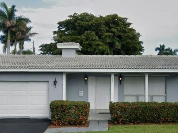 707 N 11th Ave , Hollywood, FL 33019