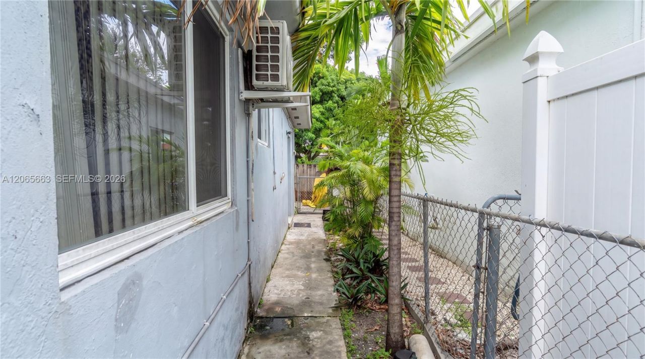350 NW 58th Ave, Miami, FL 33126 Photo