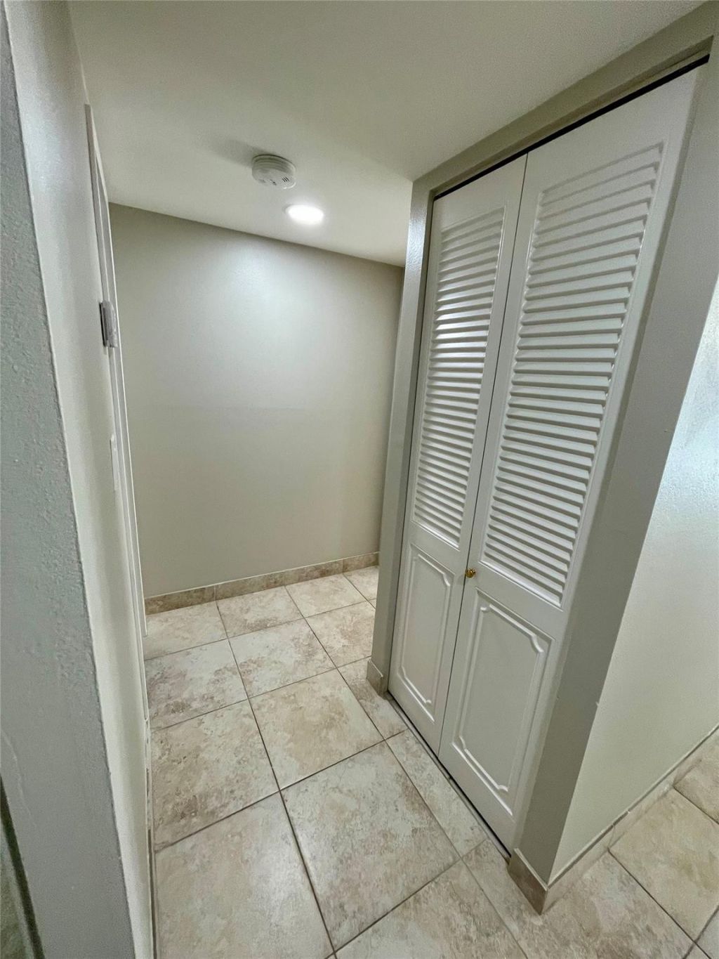 801 Three Islands Boulevard, Unit 214, Hallandale Beach, FL 33009 Photo