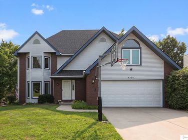 6735 Rockwood Lane, Lincoln, NE 68516