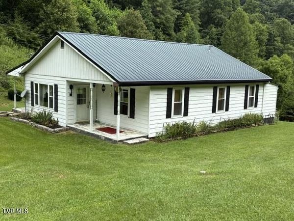 237 April Drive, Clinchco, VA 24226