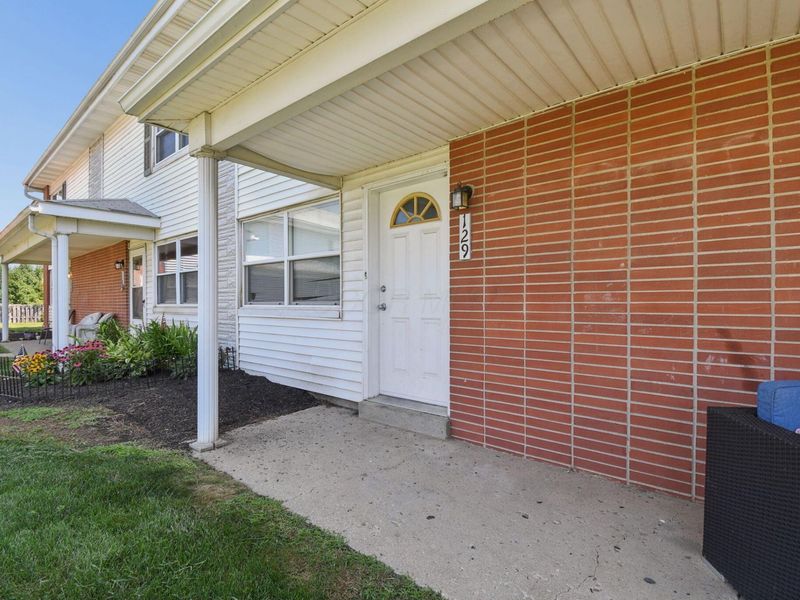 129 Buckeye Circle, Columbus, OH 43217 Photo 3