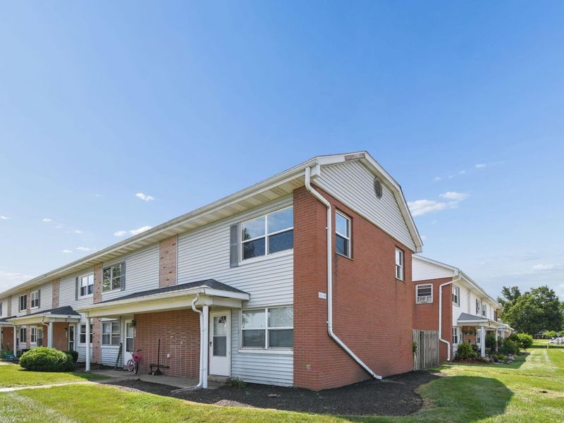 219 Buckeye Circle, Columbus, OH 43217 Photo 5