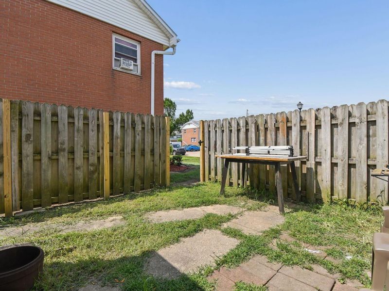 219 Buckeye Circle, Columbus, OH 43217 Photo 7