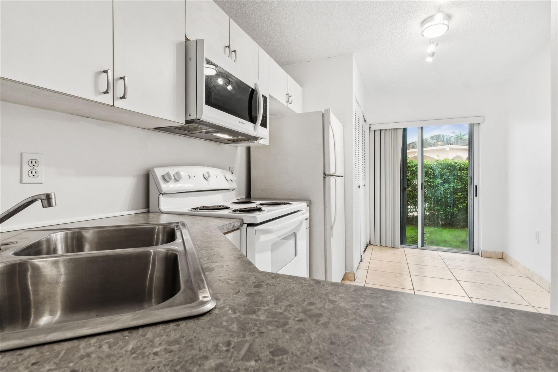 2173 NW 78th Avenue, Pembroke Pines, FL 33024 Photo