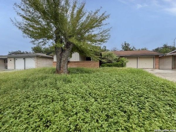 3446 Chateau Dr, San Antonio, TX 78219