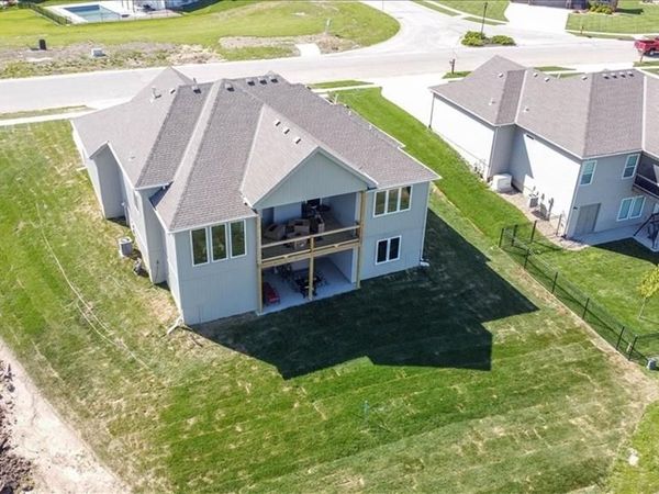 17507 Grey Hawke Ridge, Smithville, MO 64089