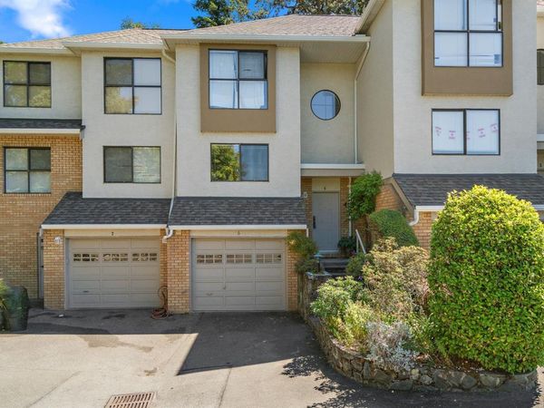 1404 McKenzie Ave, Unit #6, Saanich, BC V8N 1A1