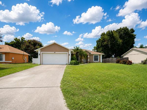 491 SE STARFLOWER Avenue, Port St. Lucie, FL 34983