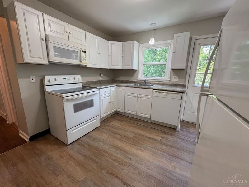 3646 Lakewood Drive, Green Township, OH 45248 Photo 7