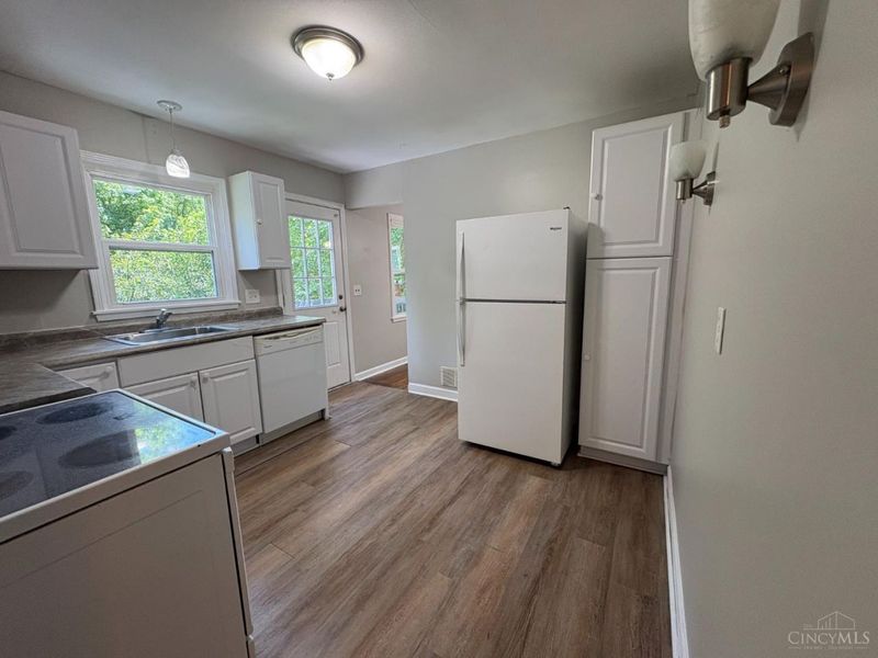 3646 Lakewood Drive, Green Township, OH 45248 Photo 8