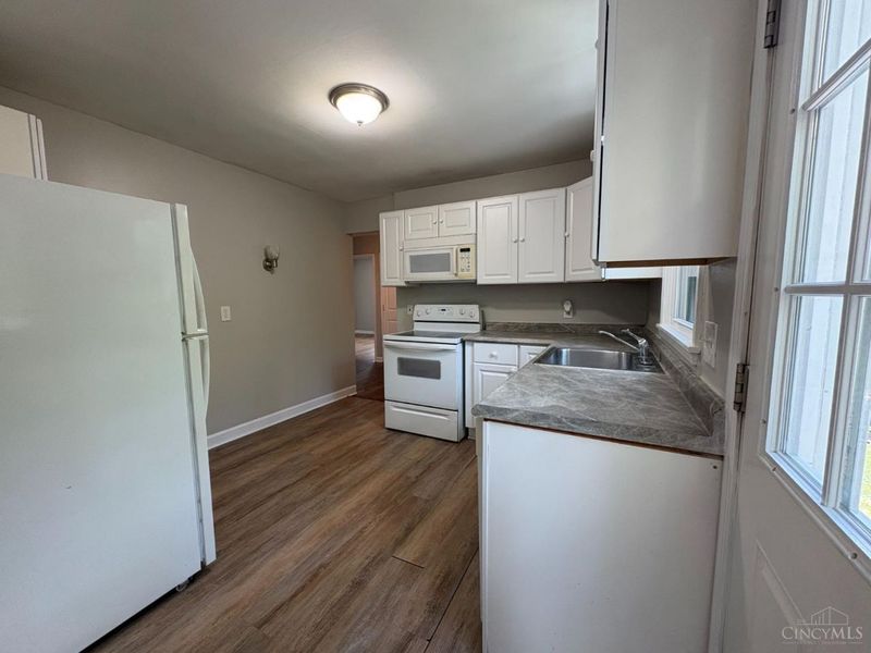 3646 Lakewood Drive, Green Township, OH 45248 Photo 9