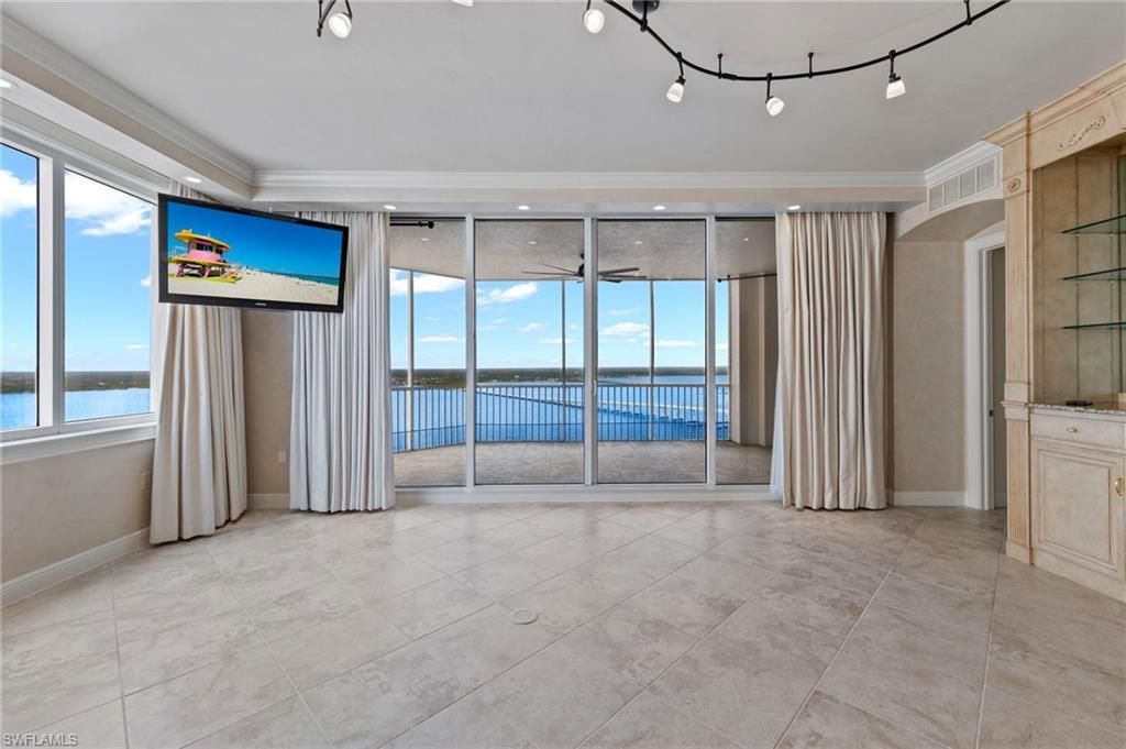 2090 W 1st St, Unit E2605, Fort Myers, FL 33901 Photo