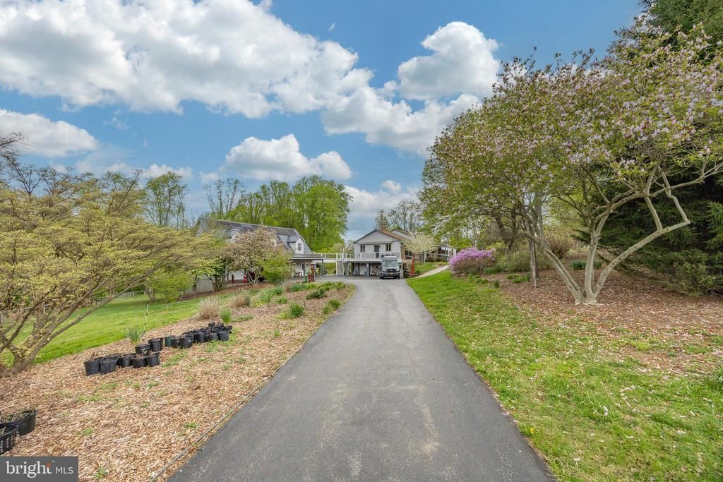 1739 N MIDDLETOWN ROAD, GLEN MILLS, PA 19342