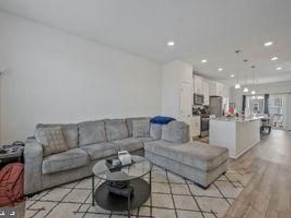 2766 LANHAM HILL CIRCLE, UPPER MARLBORO, MD 20774