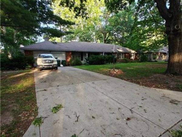 9311 Wenonga Road, Leawood, KS 66206