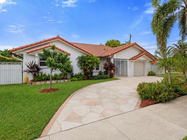 11482 SW 28th Ter , Miami, FL 33165