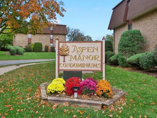 296 Alpine Way, Woodbridge, NJ 07095