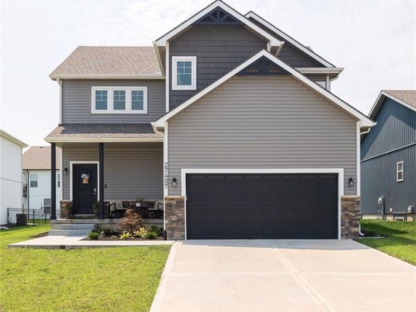 27407 E Sycamore Street, Lee's Summit, MO 64086