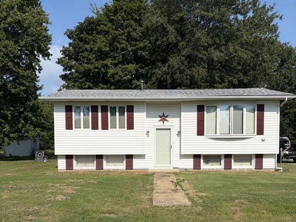 716 S Cockrum Street , Sesser, IL 62884