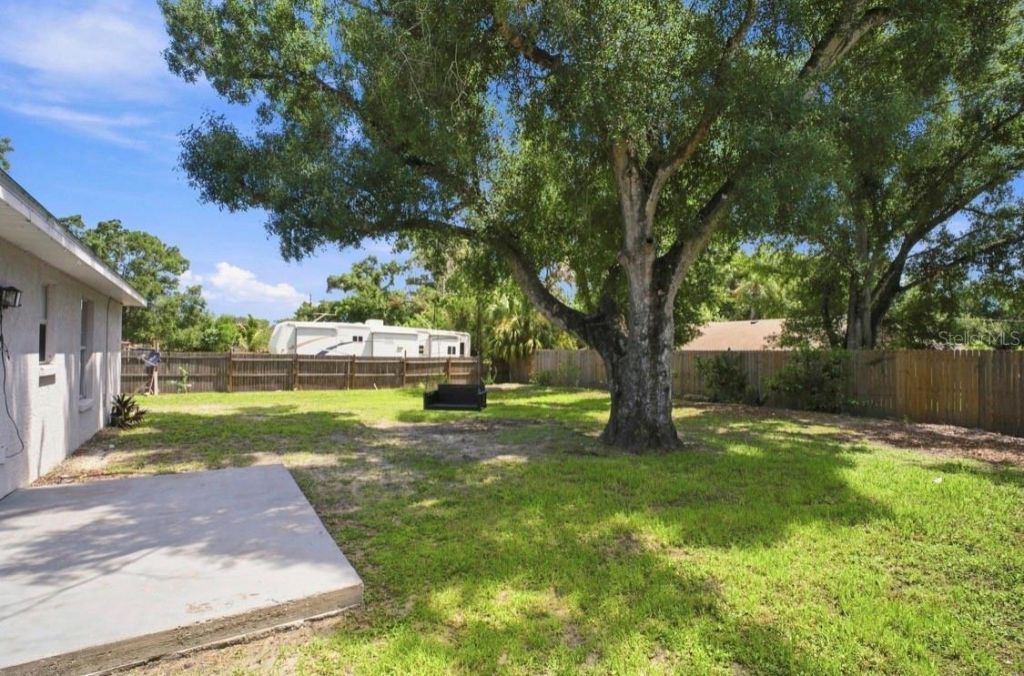 5717 E 11th Street E, Bradenton, FL 34203 Photo