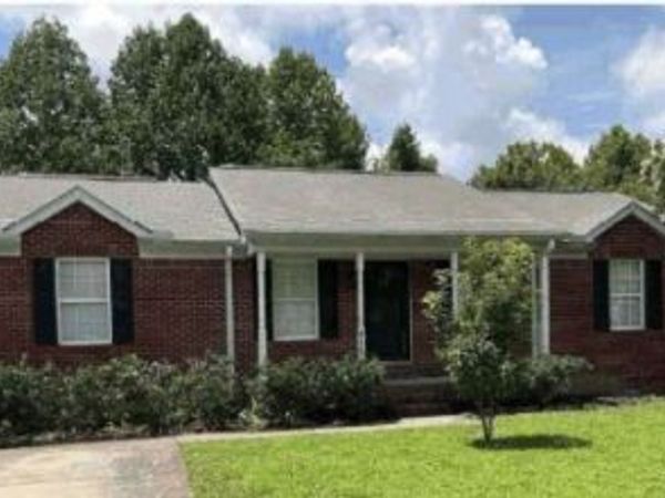 415 Eisenhower Dr , Ashland City, TN 37015
