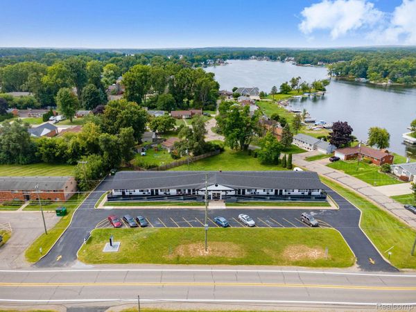 2475 S COMMERCE Road , Unit 3, Wolverine Lake Village, Mi 48390