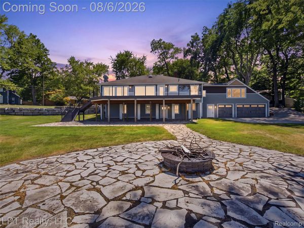 2200 S Long Lake Road, Fenton, Mi 48430